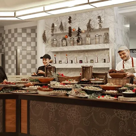 فندق Esperos Palace &
